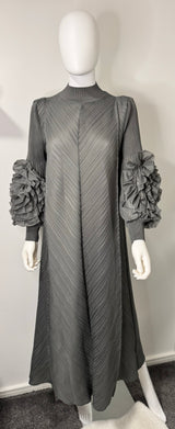 Grey flower sleeves pleated dress