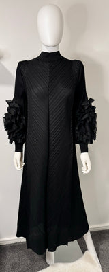 Black flower sleeves pleated dress