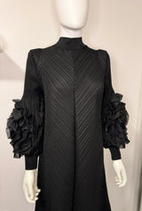 Black flower sleeves pleated dress